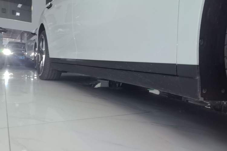 Used Li Auto i6 2025 Model Two-Wheel-Drive Standard Type Right Side Sill