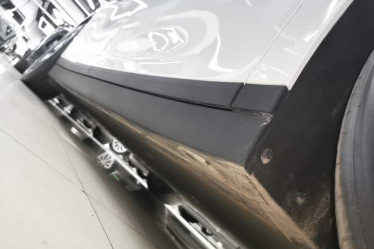 Used Li Auto i6 2025 Model Two-Wheel-Drive Standard Type Right Side Sill