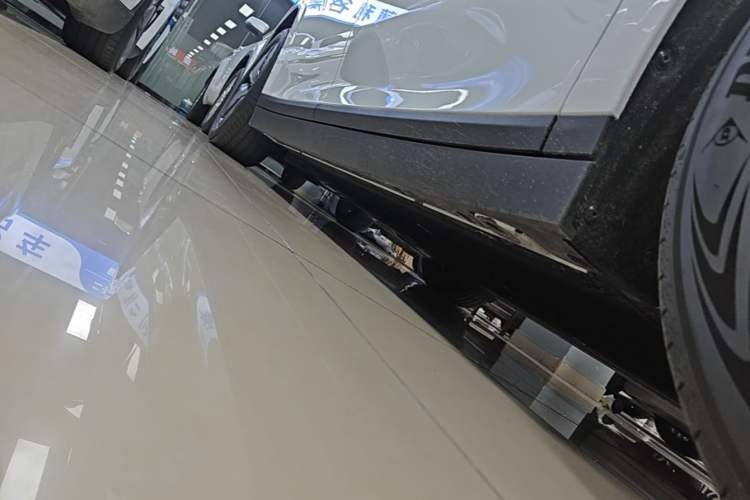 Used Li Auto i6 2025 Model Two-Wheel-Drive Standard Type Right Side Sill