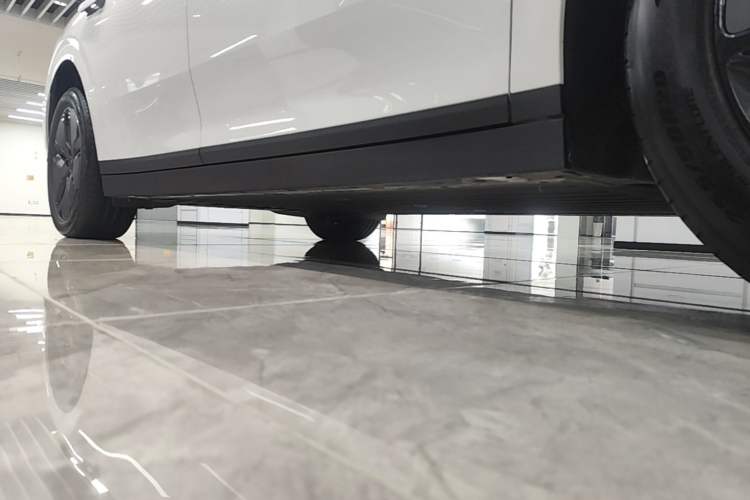 Used Li Auto i6 2025 Model Two-Wheel-Drive Standard Type Right Side Sill