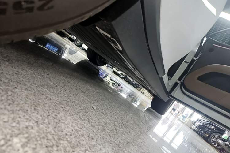 Used Li Auto i6 2025 Model Two-Wheel-Drive Standard Type Right Side Sill
