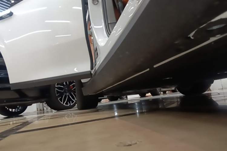 Used Li Auto i6 2025 Model Two-Wheel-Drive Standard Type Right Side Sill