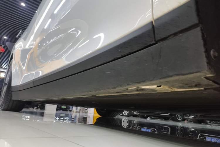 Used Li Auto i6 2025 Model Two-Wheel-Drive Standard Type Right Side Sill