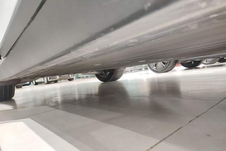 Used Li Auto i6 2025 Model Two-Wheel-Drive Standard Type Right Side Sill