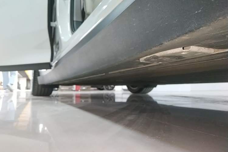 Used Li Auto i6 2025 Model Two-Wheel-Drive Standard Type Right Side Sill