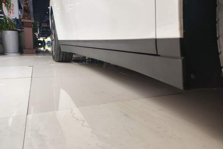Used Li Auto i6 2025 Model Four-Wheel-Drive Standard Type Right Side Sill