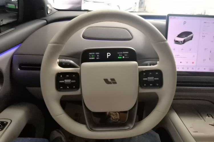 Used Li Auto i6 2025 Model Four-Wheel-Drive Standard Type Steering Wheel