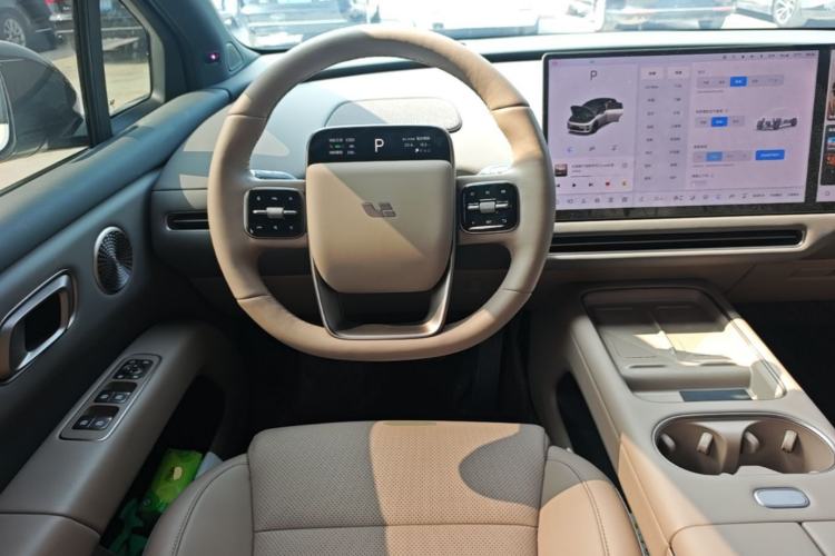 Used Li Auto i6 2025 Model Four-Wheel-Drive Standard Type Steering Wheel