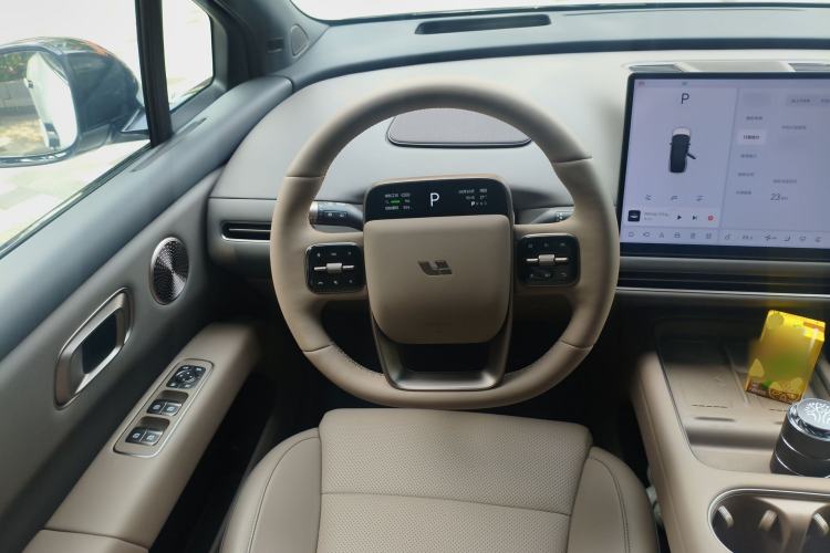 Used Li Auto i6 2025 Model Two-Wheel-Drive Standard Type Steering Wheel