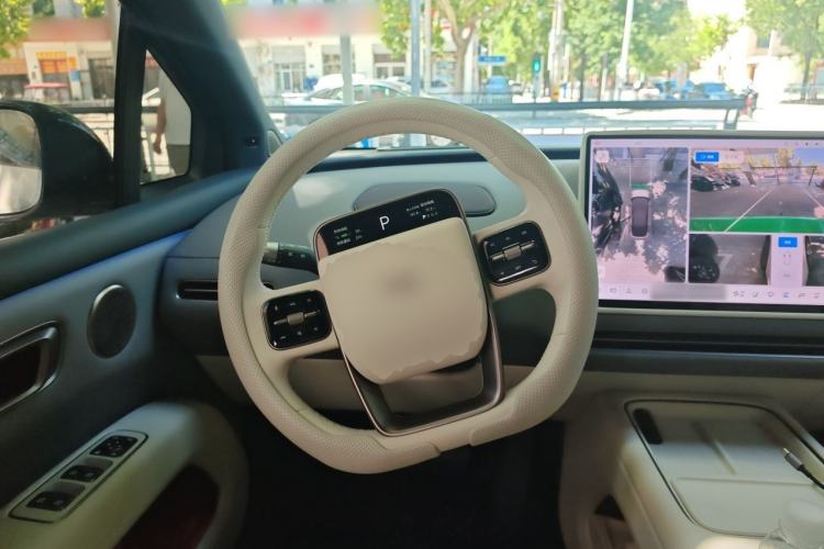 Used Li Auto i6 2025 Model Four-Wheel-Drive Standard Type Steering Wheel