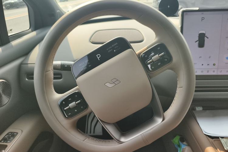 Used Li Auto i6 2025 Model Four-Wheel-Drive Standard Type Steering Wheel