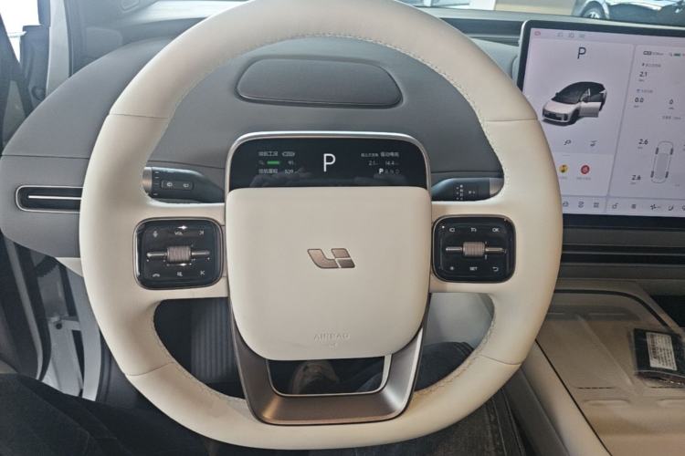 Used Li Auto i6 2025 Model Two-Wheel-Drive Standard Type Steering Wheel