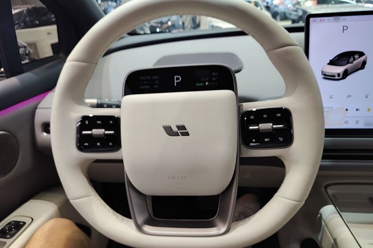 Used Li Auto i6 2025 Model Two-Wheel-Drive Standard Type Steering Wheel
