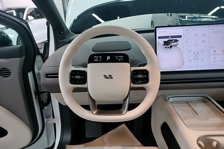 Used Li Auto i6 2025 Model Four-Wheel-Drive Standard Type Steering Wheel