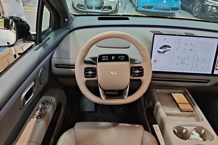 Used Li Auto i6 2025 Model Four-Wheel-Drive Standard Type Steering Wheel