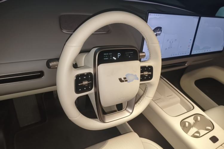 Used Li Auto i6 2025 Model Two-Wheel-Drive Standard Type Steering Wheel