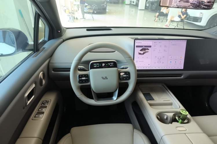 Used Li Auto i6 2025 Model Four-Wheel-Drive Standard Type Steering Wheel