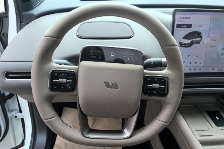 Used Li Auto i6 2025 Model Four-Wheel-Drive Standard Type Steering Wheel