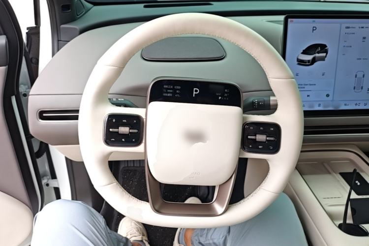 Used Li Auto i6 2025 Model Two-Wheel-Drive Standard Type Steering Wheel