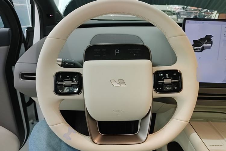 Used Li Auto i6 2025 Model Four-Wheel-Drive Standard Type Steering Wheel