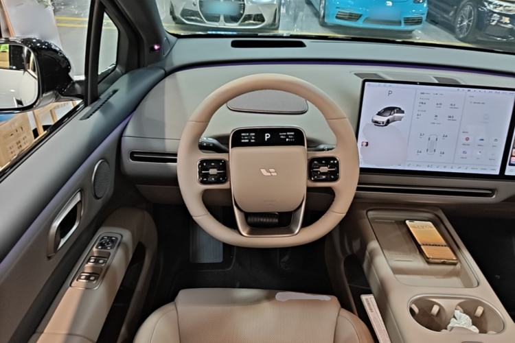 Used Li Auto i6 2025 Model Four-Wheel-Drive Standard Type Steering Wheel