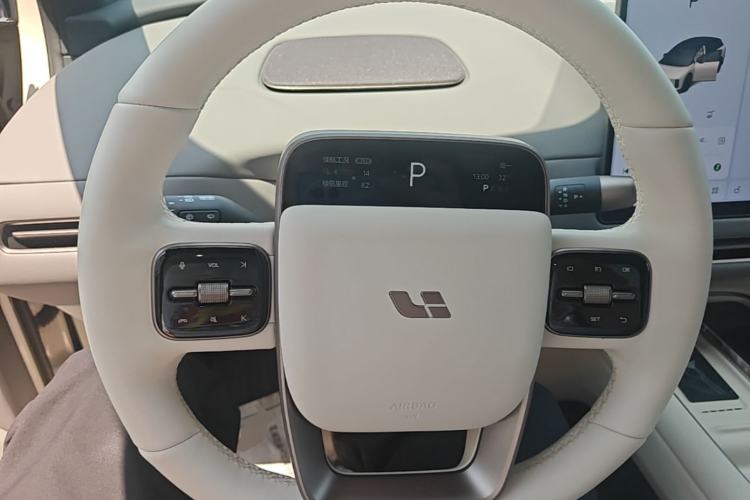 Used Li Auto i6 2025 Model Two-Wheel-Drive Standard Type Steering Wheel