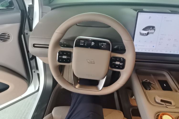 Used Li Auto i6 2025 Model Two-Wheel-Drive Standard Type Steering Wheel