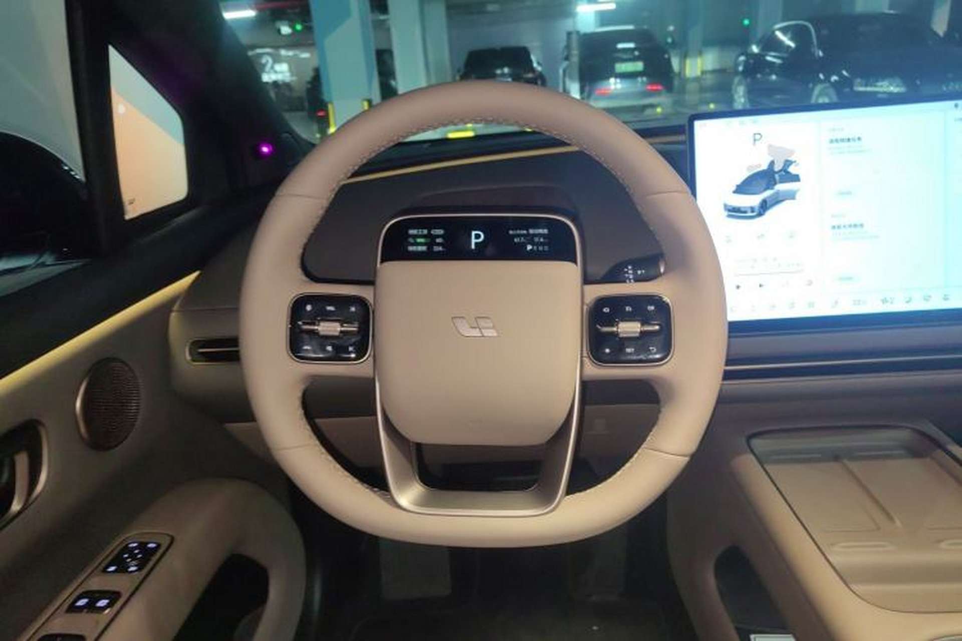 Used Li Auto i6 2025 Model Four-Wheel-Drive Standard Type Steering Wheel