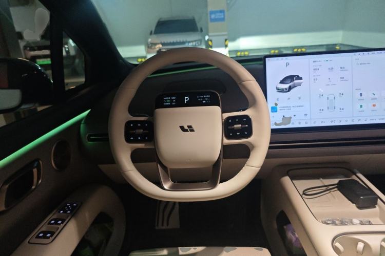 Used Li Auto i6 2025 Model Four-Wheel-Drive Standard Type Steering Wheel
