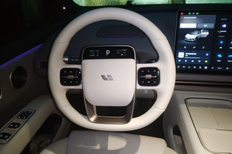 Used Li Auto i6 2025 Model Four-Wheel-Drive Standard Type Steering Wheel