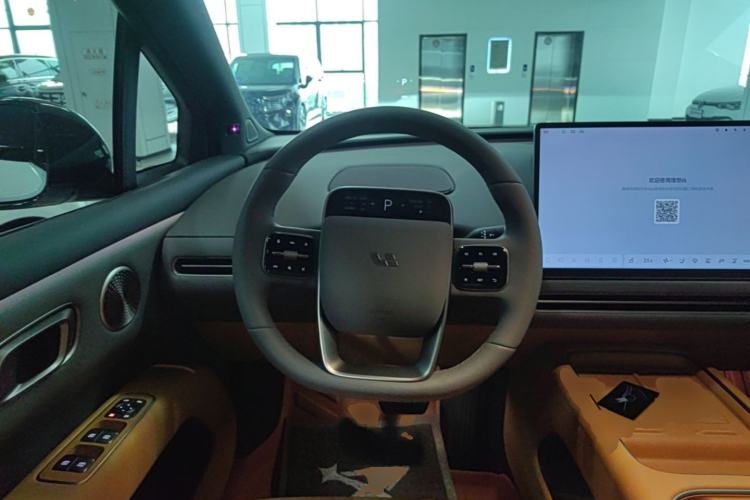 Used Li Auto i6 2025 Model Four-Wheel-Drive Standard Type Steering Wheel