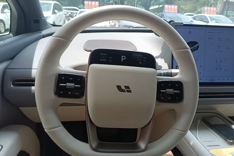 Used Li Auto i6 2025 Model Two-Wheel-Drive Standard Type Steering Wheel