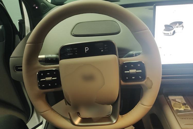 Used Li Auto i6 2025 Model Two-Wheel-Drive Standard Type Steering Wheel