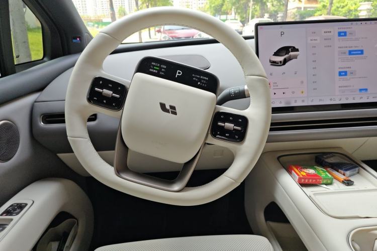 Used Li Auto i6 2025 Model Two-Wheel-Drive Standard Type Steering Wheel