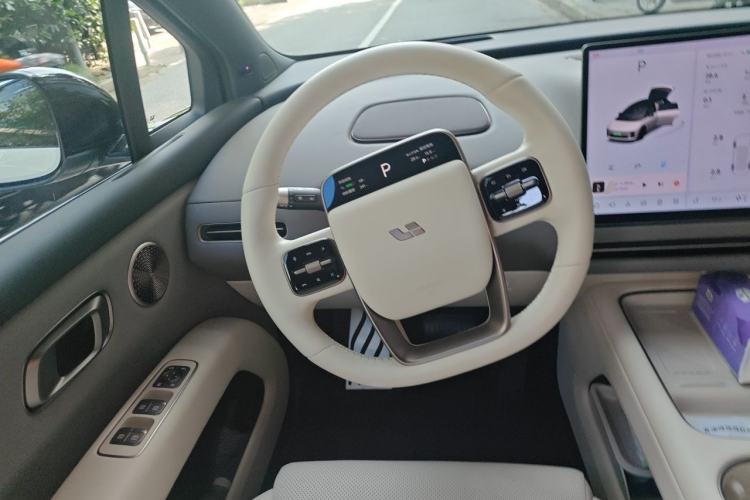 Used Li Auto i6 2025 Model Two-Wheel-Drive Standard Type Steering Wheel