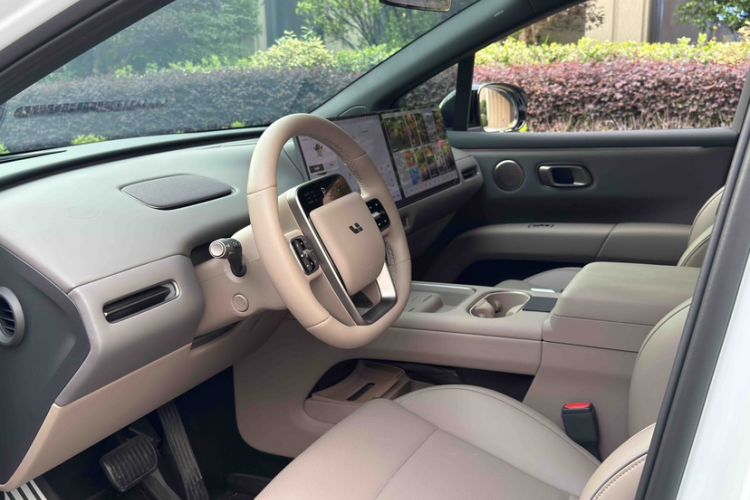 Used Li Auto i6 2025 Model Two-Wheel-Drive Standard Type Steering Wheel