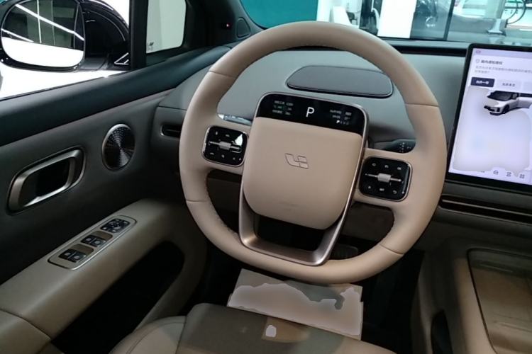 Used Li Auto i6 2025 Model Four-Wheel-Drive Standard Type Steering Wheel