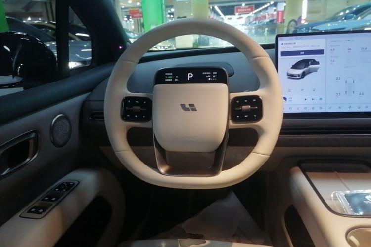 Used Li Auto i6 2025 Model Four-Wheel-Drive Standard Type Steering Wheel