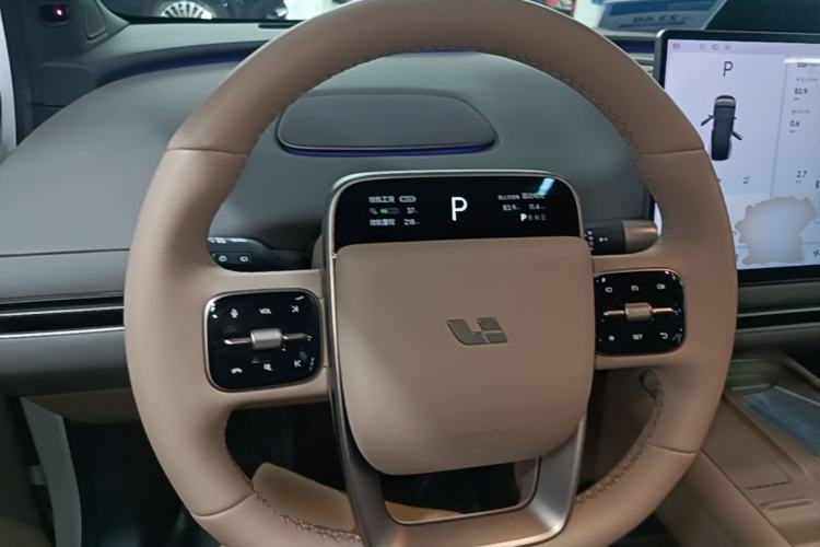 Used Li Auto i6 2025 Model Two-Wheel-Drive Standard Type Steering Wheel