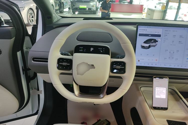Used Li Auto i6 2025 Model Four-Wheel-Drive Standard Type Steering Wheel
