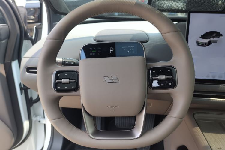 Used Li Auto i6 2025 Model Two-Wheel-Drive Standard Type Steering Wheel
