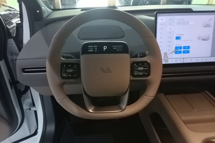 Used Li Auto i6 2025 Model Two-Wheel-Drive Standard Type Steering Wheel