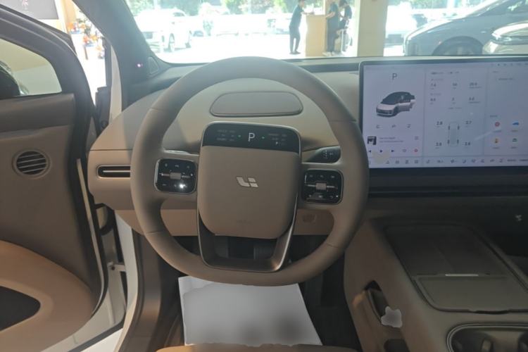 Used Li Auto i6 2025 Model Four-Wheel-Drive Standard Type Steering Wheel