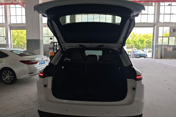 Used Li Auto i6 2025 Model Two-Wheel-Drive Standard Type Trunk