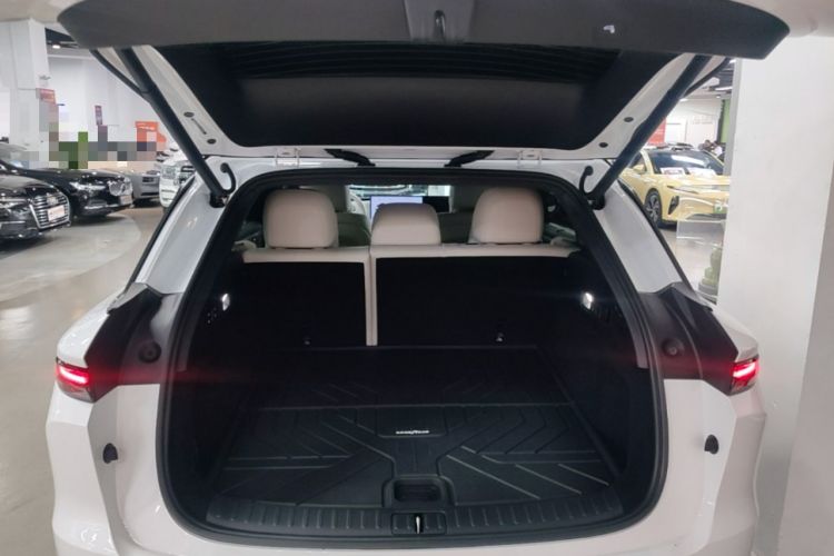 Used Li Auto i6 2025 Model Four-Wheel-Drive Standard Type Trunk
