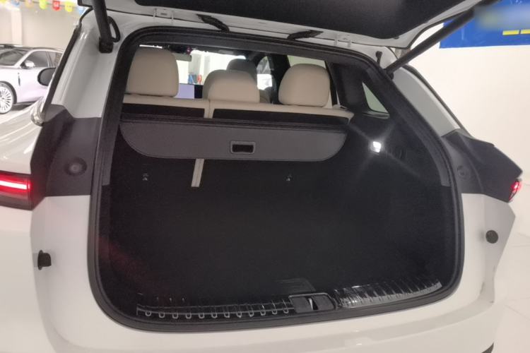 Used Li Auto i6 2025 Model Four-Wheel-Drive Standard Type Trunk