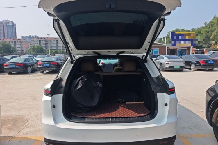 Used Li Auto i6 2025 Model Four-Wheel-Drive Standard Type Trunk