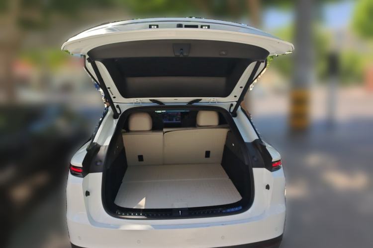 Used Li Auto i6 2025 Model Four-Wheel-Drive Standard Type Trunk