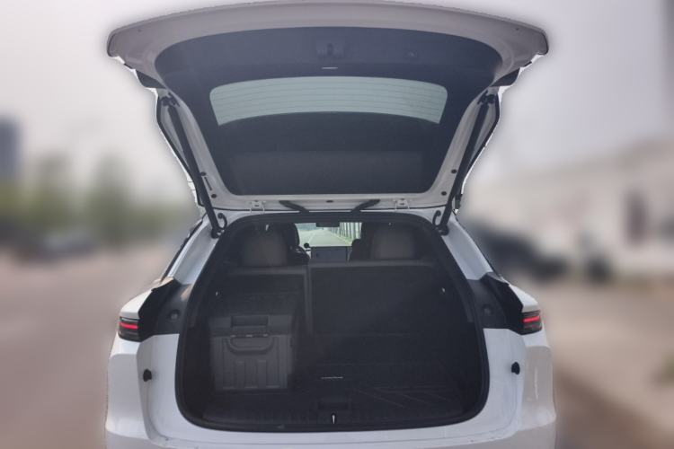Used Li Auto i6 2025 Model Four-Wheel-Drive Standard Type Trunk