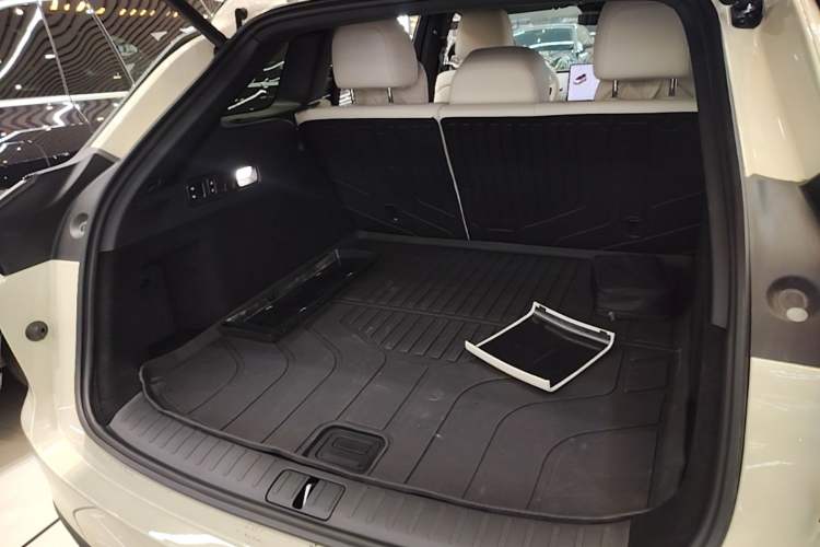 Used Li Auto i6 2025 Model Two-Wheel-Drive Standard Type Trunk